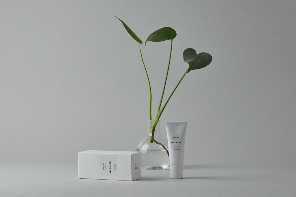 Subscription on skincare to make your routine easy, efficient and effortless. Perfect for the mens skincare routine. Or why not as a skincare gift set. Choose between different packages and skin types. 